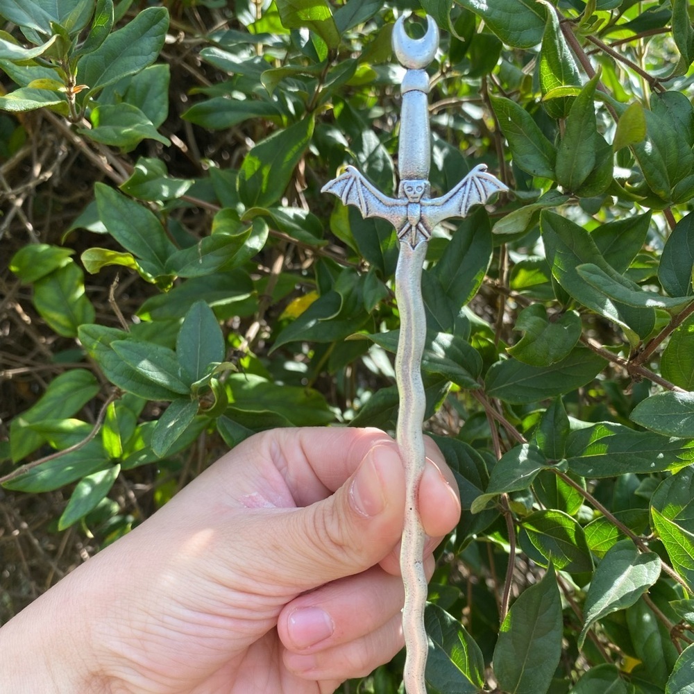 Gothic Bat dagger Hair Pin Unique Elegant Engraved details Silver tone metal New - Picture 3 of 4